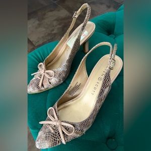 Karen Scott cute nude color heels!